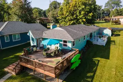 Image de Waterfront 4br/2. 5ba W/2 Large Decks | Haven K