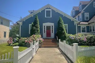 Image de One Block To Beach - Center of Town - 4 bedroom