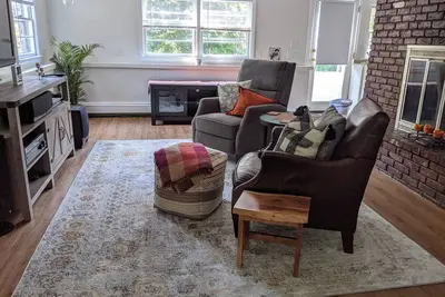 Spacious 1 bedroom apartment in Lexington Ma, surrounded by nature trails
