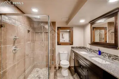 Image de 2 Master Suites/3 King Beds/4 Bath/Mins to Airport