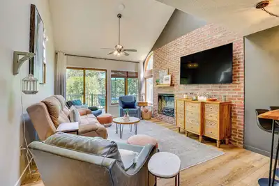 Image de Galena Townhome w/ Deck & Community Perks!