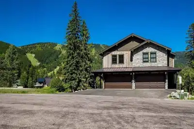Image de Luxury on Whitefish Mountain! 9bd 6ba Sleeps 25!