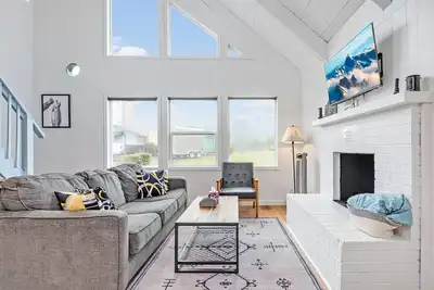 Image de Ocean Shores cozy chalet located within steps from the beach