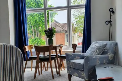 Image de Spacious Apt. Heart of Town, Mins to Beach