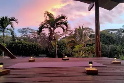 Image de Open spacious Kitchen/Living Room, 800 sq ft deck, 8 blocks from the ocean