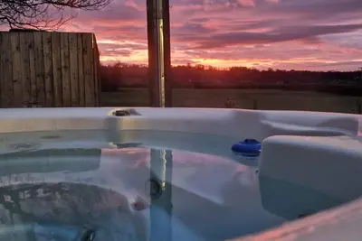 Image de Hot Tub*, Fire, Super-king, Zip n Link beds. Views