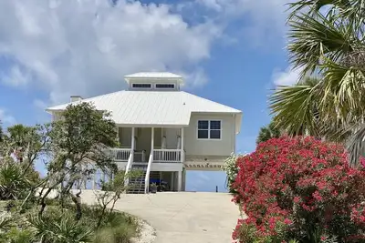 Image de Private North Cape Gulf Front, elevator, raised ranch, beach gear.