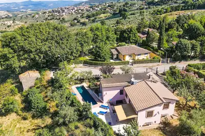 Casa con giardino\/piscina privati vicino a Orvieto