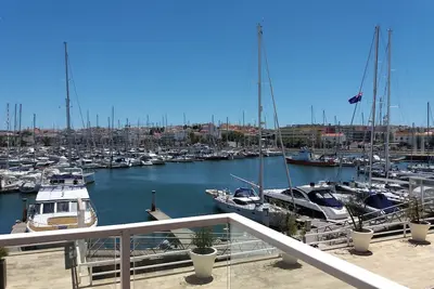 Image de Fantastic 2 Bedroom Front Line Apartment overlooking the Marina