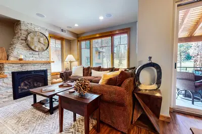 Image de Mountain Luxury Retreat in the heart of Mammoth Lakes- Ski, Golf, and more!