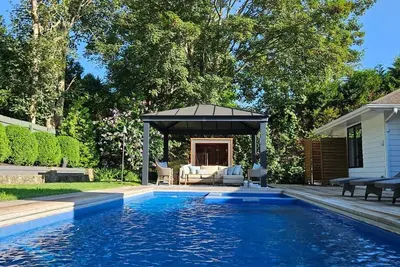Image de East Hampton Village Gem, Private Flag Lot, Walk or Bike to Everything!