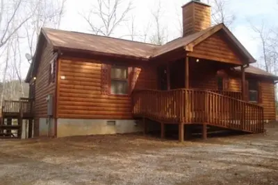 Image de Miners Mountain Cabin- Come Relax! This 2\/2 log cabin with a hot tub sits high in the mountains