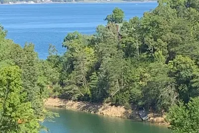 Image de Douglas Lake Pigeon Forge Gatlinburg Smoky Mtns 4King Br 4Bath Cabin & Hot Tub