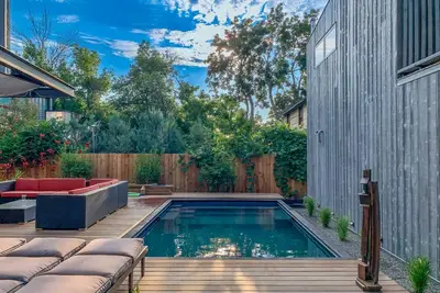 Modern, Art-filled, Downtown Oasis with Pool and Bocce - 3 blocks to Pearl St -