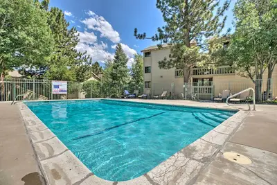 Image de Cozy Family Condo in Mammoth Lakes w/ Balcony