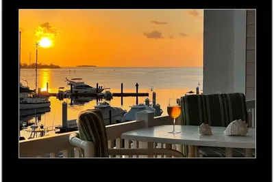Image de Beautiful Marina location. Gated community. Quite and secure. Sunsets! !