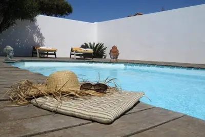 Image de Villa familiale piscine à 100 m plage 8albau26