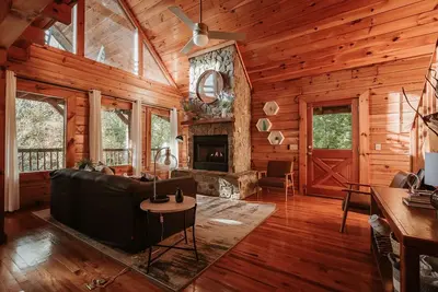 Image de Gatlinburg 6br/5b Log Cabin! Close to town and the Smokies!