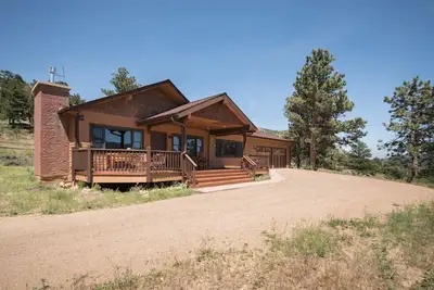 Image de Perfect Mountain Home Ii with Hot Tub overlooking Mary's Lake/Near Rmnp entrance