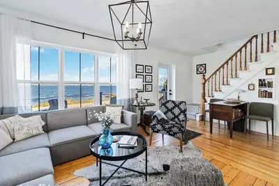 Image de The Salty Cribb Ii- Private oceanfront vacation home just minutes from Lunenburg