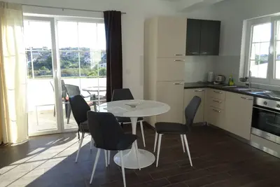 Appartement d'une chambre avec la terrasse et la vue sur le mer Lopar, Rab (A-17103-d)