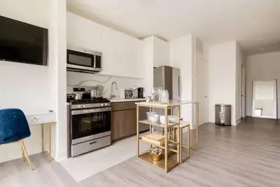 Image de Ritzy Downtown Studio Apt\/Free Parking