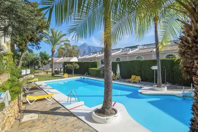 Image de Appartement de 2 chambres près de Porto avec vue sur la montagne, piscine, Wi-Fi et jardin.