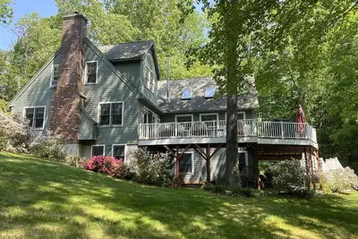 Image de Secluded 2-Acre Lakefront Home! Book Your Getaway!