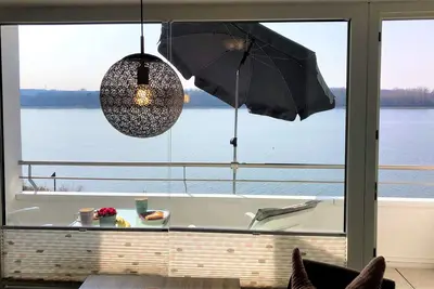 Image de House by the lake, Steinwarder 17