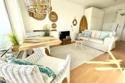 Image de Exclusive, sunny studio apartment with a direct view of the inland lake!