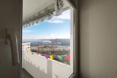 Image de Beautiful apartment on the 7th floor with a south-facing view of the lake.