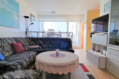 Image de Well-kept apartment on the 12th floor with large balcony facing west.