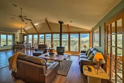 Image de The Elk Mountain Lodge - Red Lodge Hillside Home w/ Hot Tub!