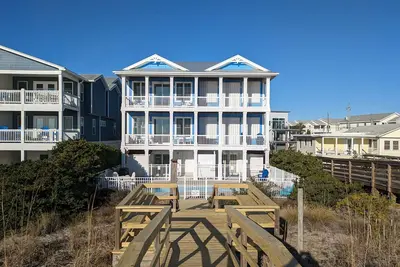Image de 🌊Blueberry Bungalow: Luxury Oceanfront Duplex, Pool, Decks, Beach Access🌊