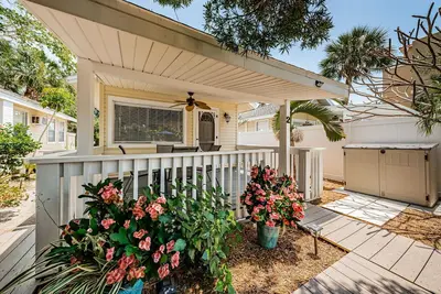New Listing Tropical Sunset beach Cottage