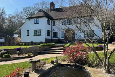 Image de Spacious & Elegant 6 Bedroom Period House in Caldy, Wirral.