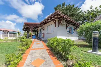 Image de Bungalow Chadèk piscine extérieur