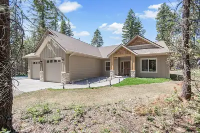 Image de Beautiful dog-friendly home close to river w\/central Ac, deck, W\/D, Rv parking