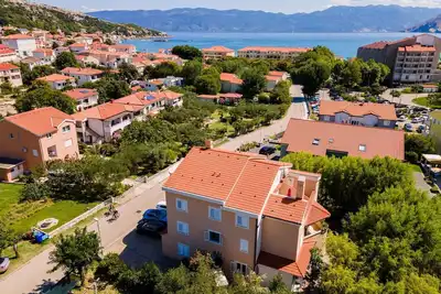 Image de Appartement de vacances avec balcon et climatisation, près de la mer