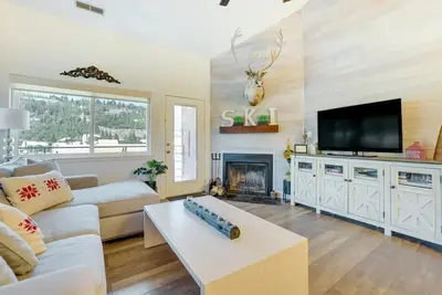 Image de Just Finished Renovations 2023! ! ! A lavishly styled ski in/out winter escape!