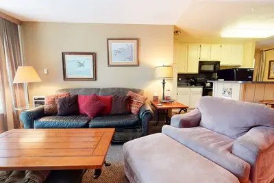 Image de Crestview 25 Convenient Location near the Village and Lifts, Pet-Friendly by RedAwning