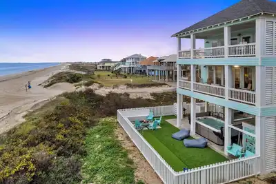 Image de Beachfront + Pool: Fire Pit-Fenced Yard