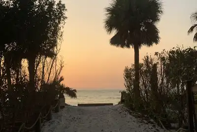 Image de Island Paradise: Steps to Private Gulf Beaches, Pools, Hot Tub & Golf Cart All