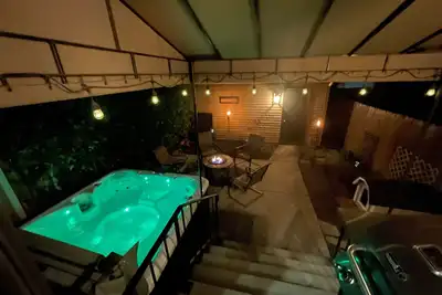 Image de Prime Location with Hot Tub, Pool Table and Sauna