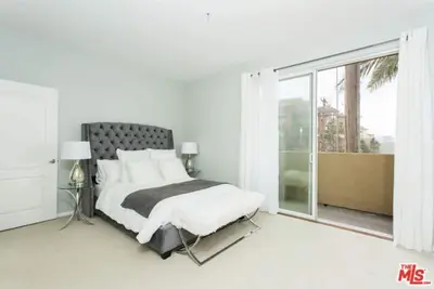 Image de Beautiful condo in Marina