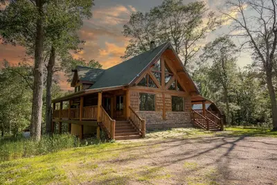 Image de Northwoods Log Cabin