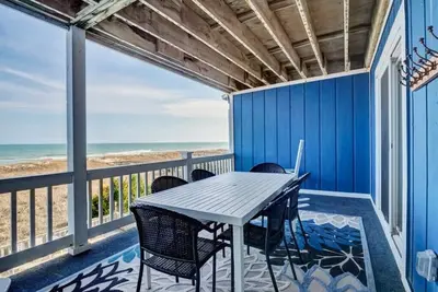 Image de Beachfront Daze, Oceanfront with Pool