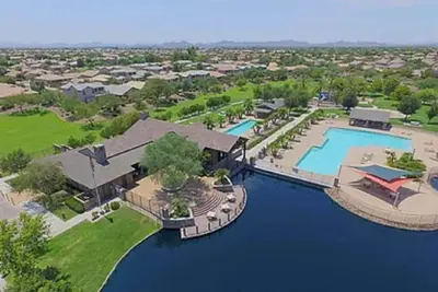 Image de Community with 2 Pools, Gym, Pickleball, Tennis, & More! ! !