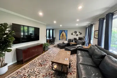 Image de Updated in 2021 Notre Dame Football Weekend Entertaining Home