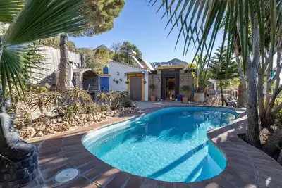 Image de Villa \"madre tierra pool jacuzzi\" avec vue sur les montagnes, piscine, bain à remous